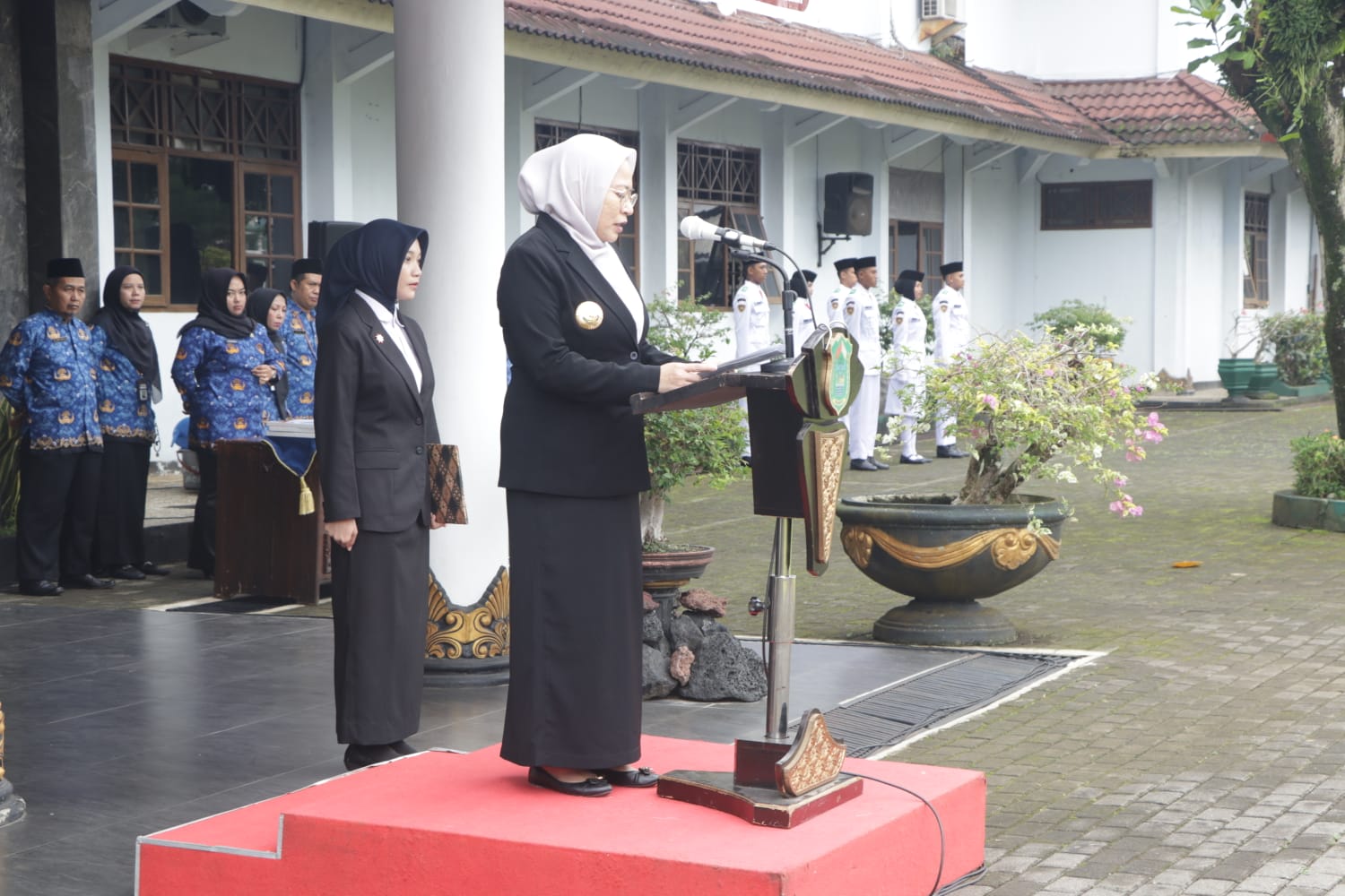 Featured image for Bupati Banjarnegara Pimpin Upacara Hari Pahlawan dan Ziarah di TMP Sureng Yudha