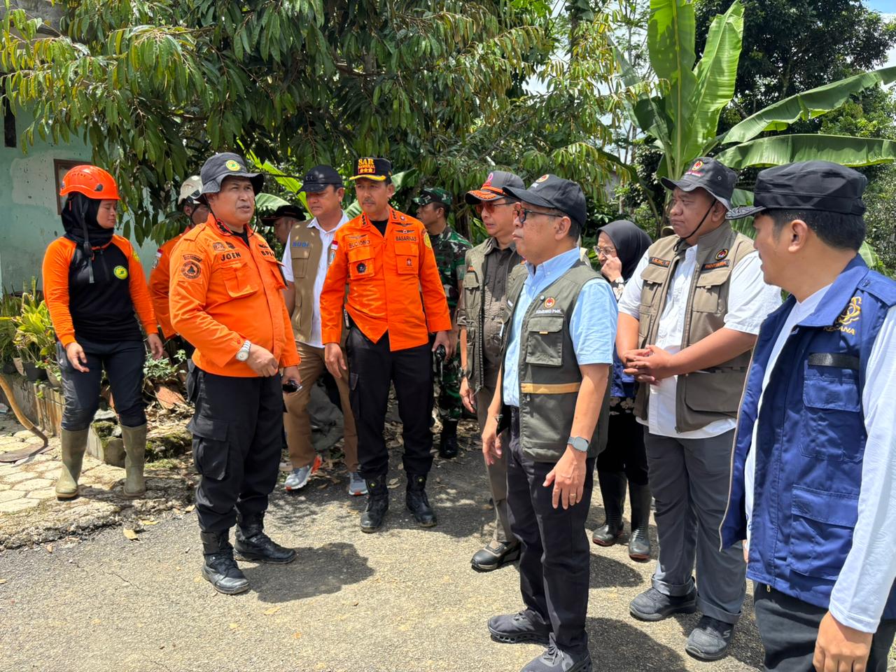 Featured image for Menteri PMK Pratikno Kunjungi Lokasi Longsor di Pandanarum